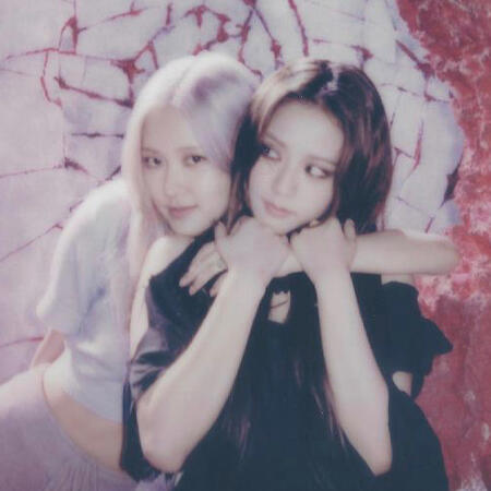 jisoo and rosé